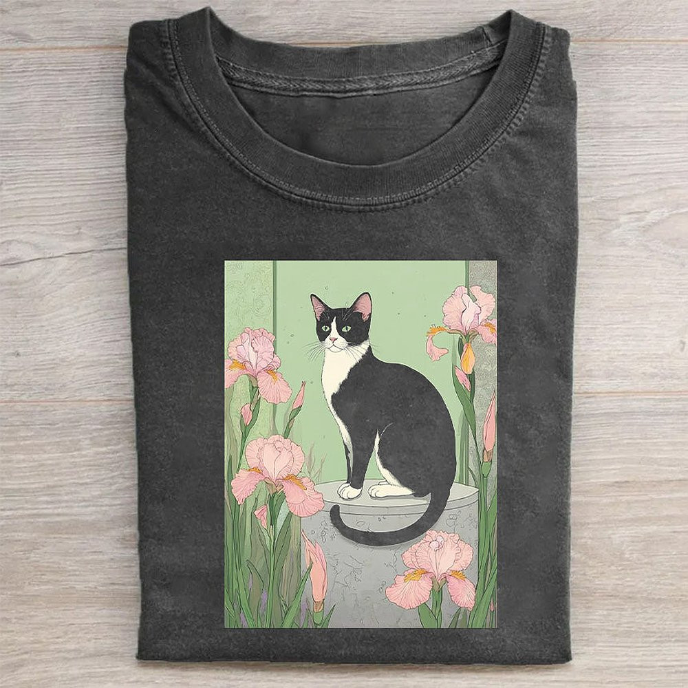 Black Cat Graphic T-Shirt Trendy Cat Lover Tee For Men And Women