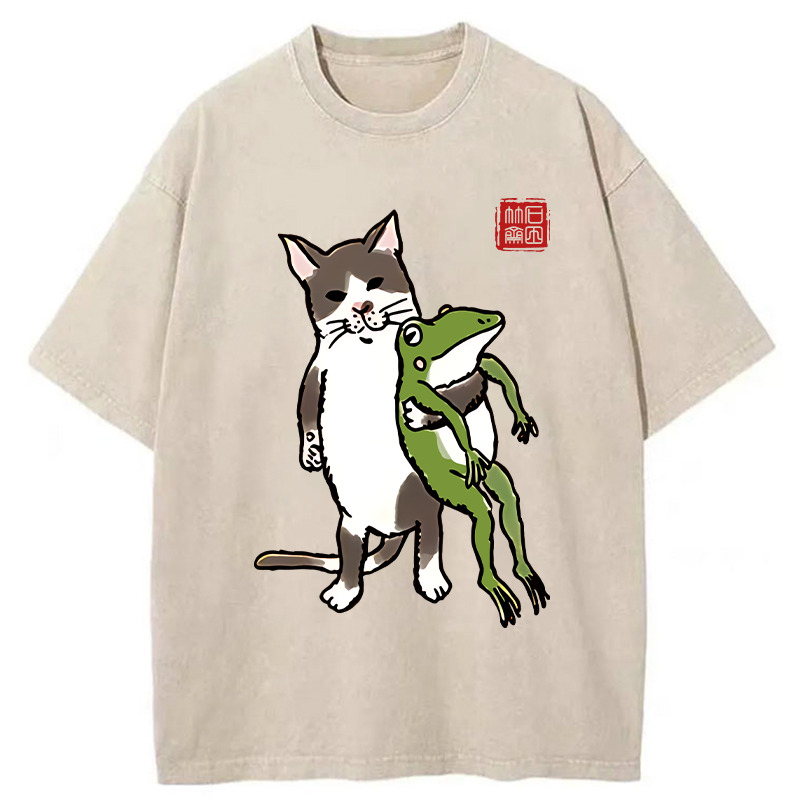 Cat Holding A Frog Washed T-Shirt Funny Graphic Gift For Friends Gifts For Sister