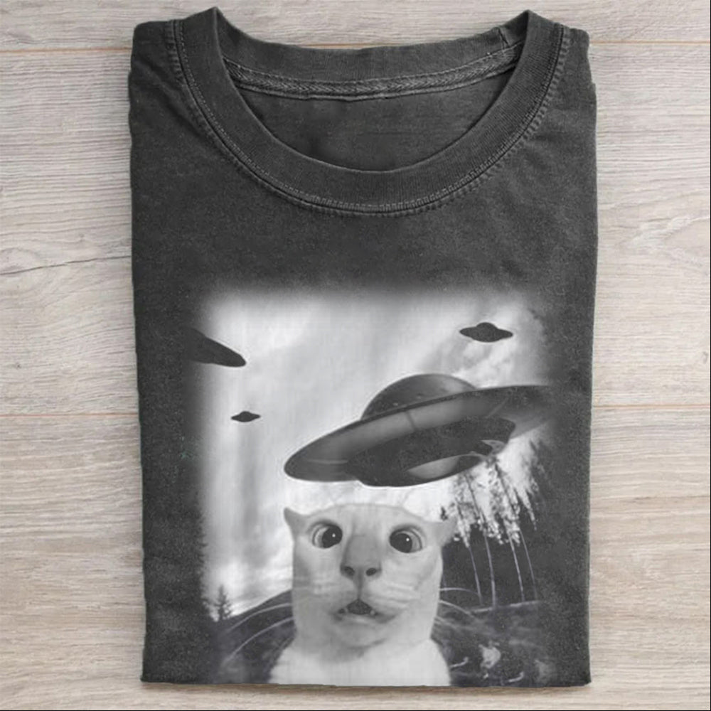 Cat Selfie With UFO Washed Cotton T-Shirt Funny Alien Cat Merch Best Gift For Animal Lovers