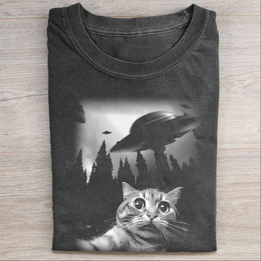 Cat Selfie With UFO Washed Cotton T-Shirt Funny Alien Cat Merch Best Gift For Pet Lovers
