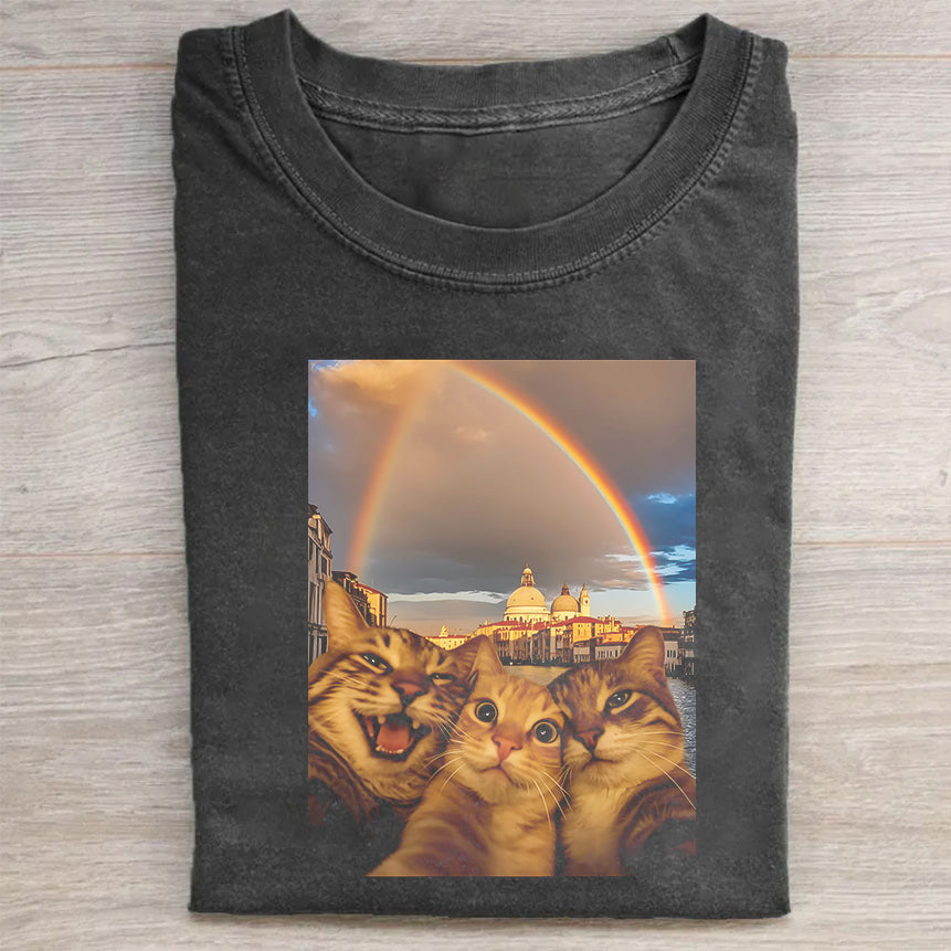 Cat Taking Selfie Funny T-Shirt Creative Cat Merch Best Gift For Animal Lovers