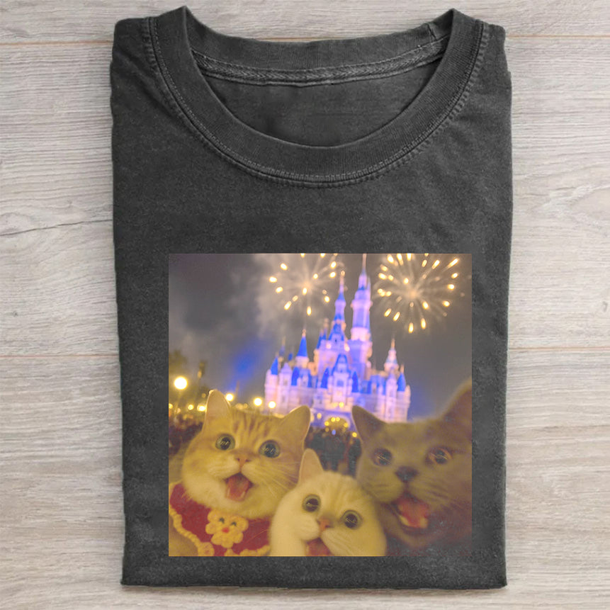 Cat Taking Selfie Funny T-Shirt Funny Pet Lovers Merch Best Gift For Cat Owners