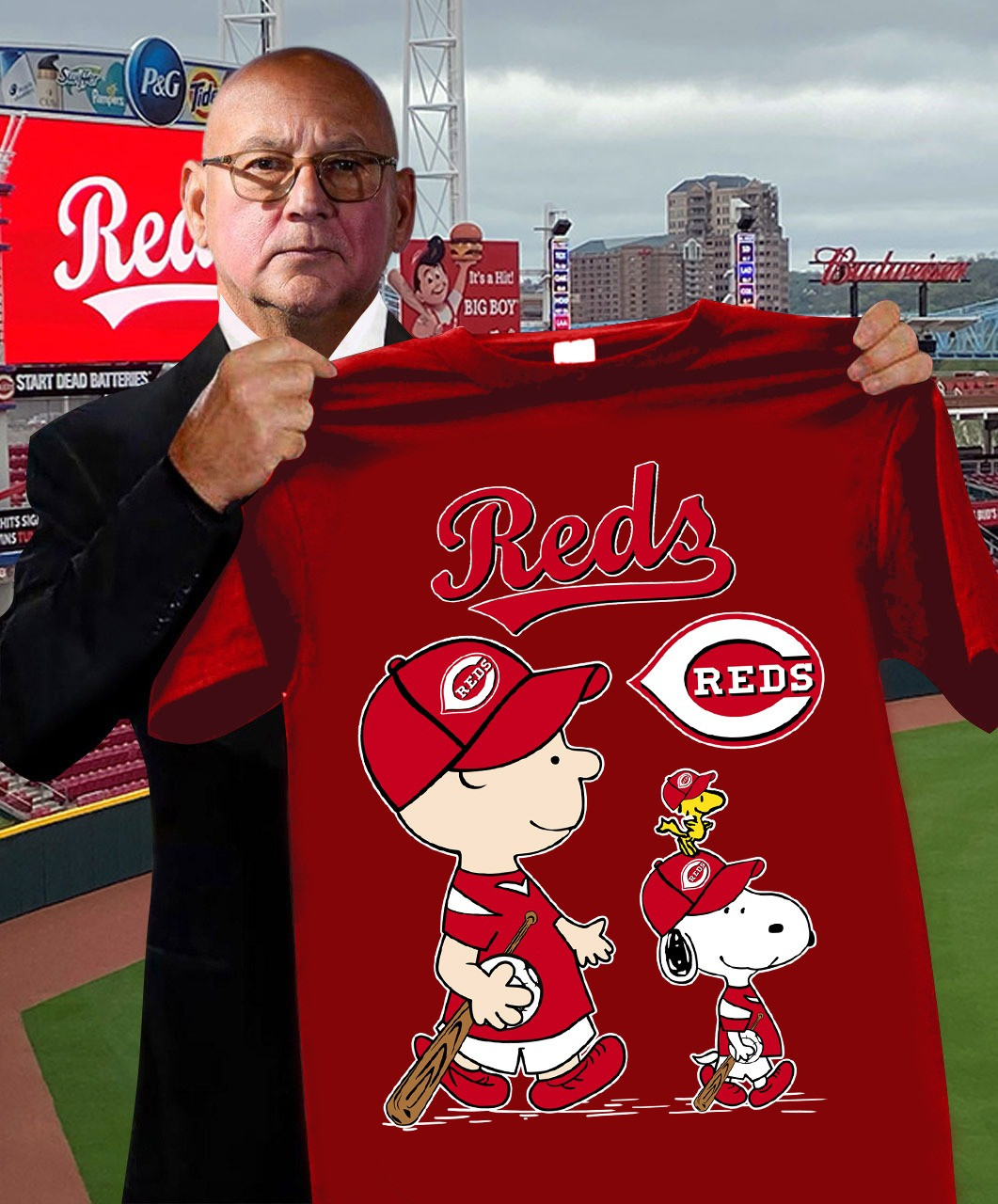 Cincinnati Reds Peanuts Charlie Brown Snoopy T-Shirt Fan Cincinnati Reds Gift Ideas
