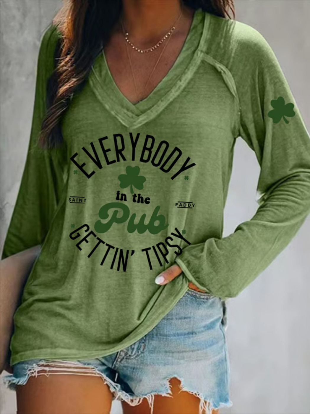 Everybody In The Pub Getting Tipsy St. Patrick's Day V-Neck Long Sleeve T-Shirt Women's Gifts