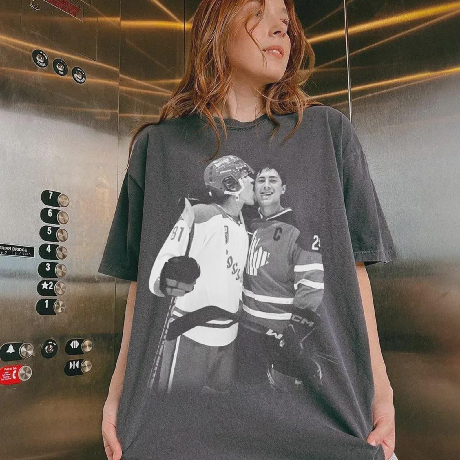 Heated Rivalry Merch 2025 Vintage Hockey Heated Rivalry T-Shirt Great Gifts For Hockey Fans