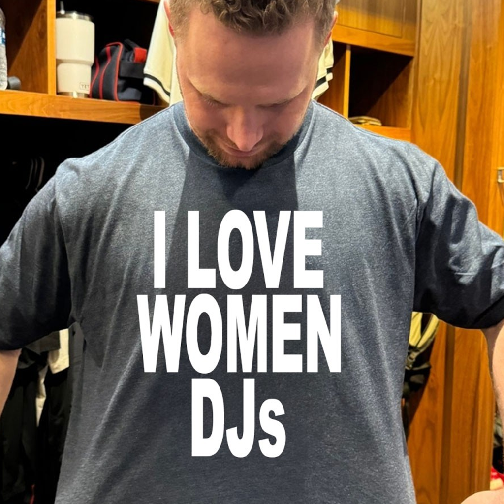I Love Women DJs Shirt Unique Gifts Ideas For Boyfriend I Love Women DJs Shirt Unique Gifts Ideas For Boyfriend