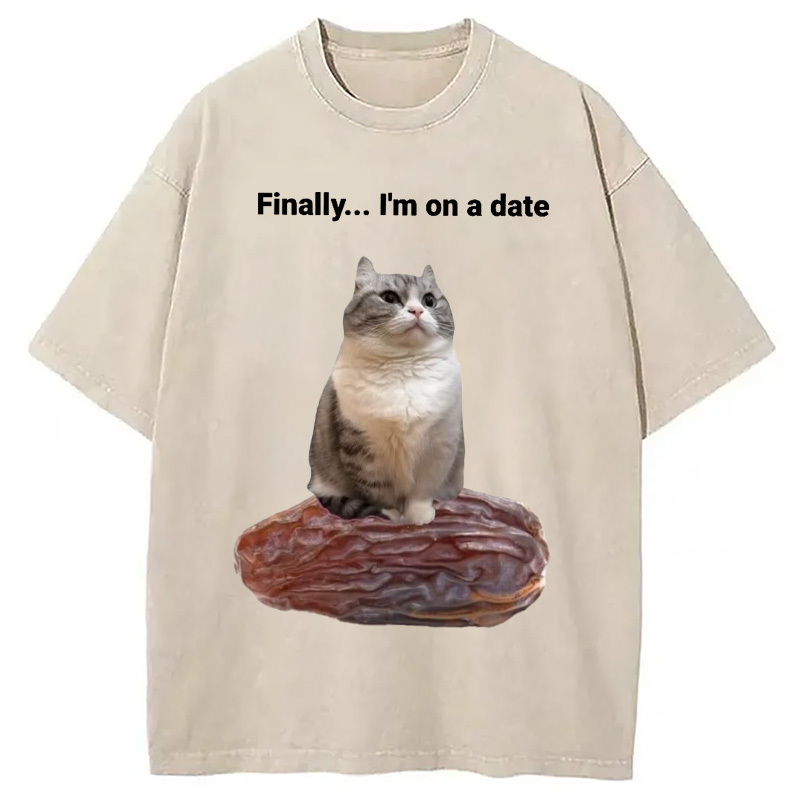 I'm On A Date Washed T-Shirt Funny Graphic Gift For Friends Gifts For Sister