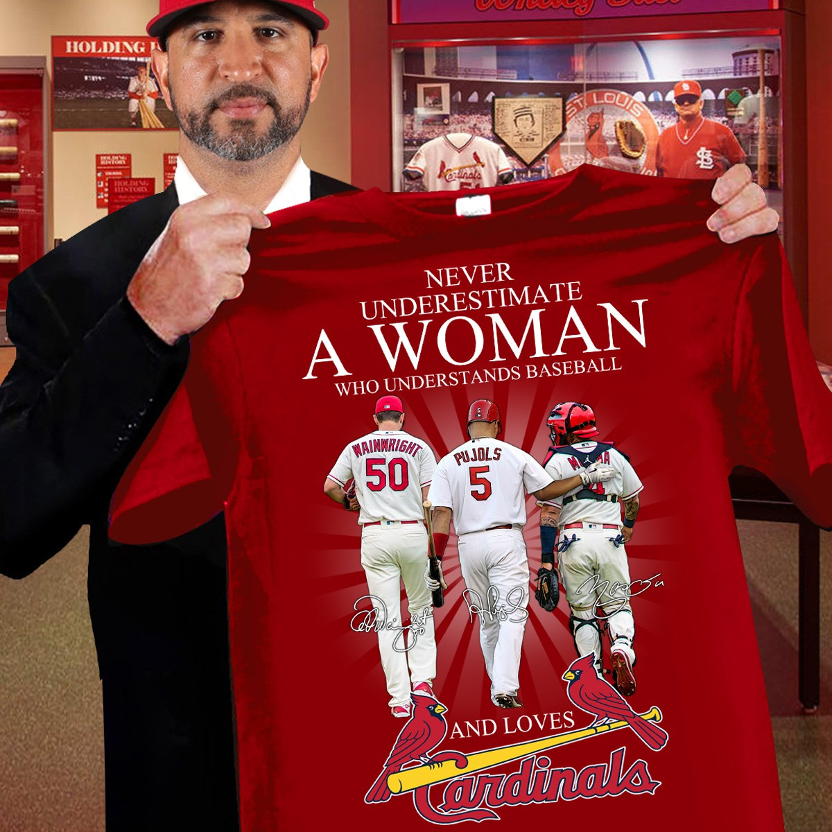 Never Underestimate Woman Loves St Louis Cardinals T-Shirt Baseball Fan Gifts For Her