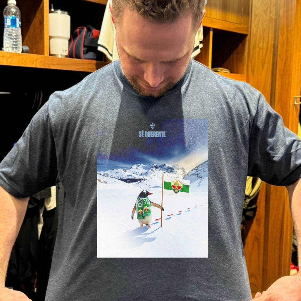 Penguin Elche FC Se Diferente T-Shirt Gifts For Husband Who Has Everything