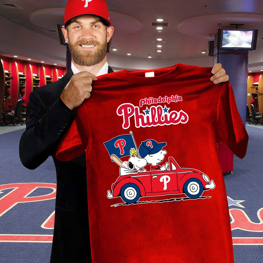 Philadelphia Phillies Peanuts Charlie Brown Snoopy T-Shirt Cute Unique Phillies Gifts