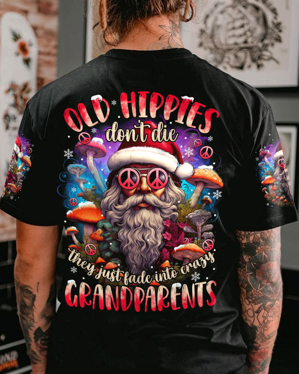 Santa Old Hippies Don't Die Christmas T-Shirt Hippie Santa Xmas Gifts For Peace Lovers