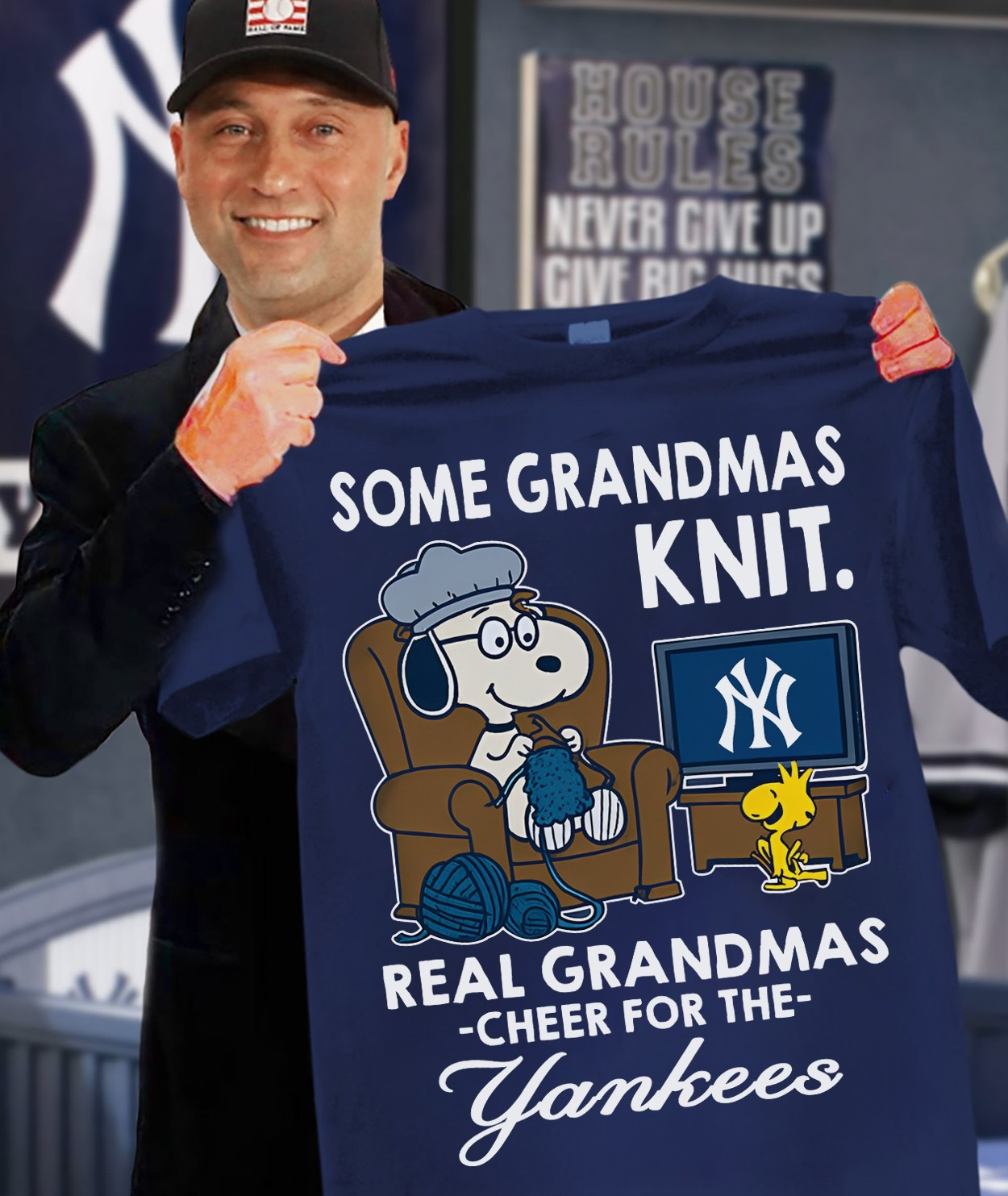 Snoopy Some Grandmas Knit Real Grandmas Cheer For The Yankees T-Shirt Baseball Yankees Fans
