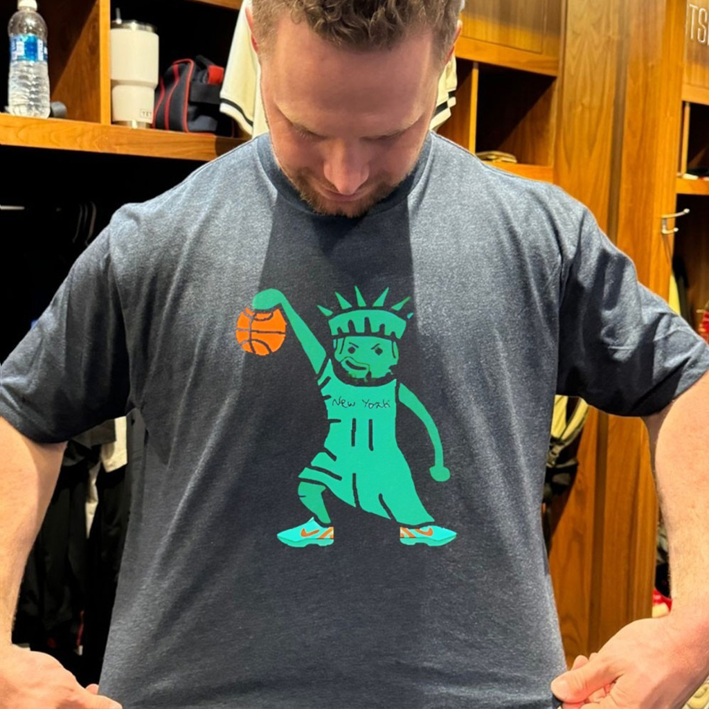 Statue Of Jalen Brunson In Vegas 40 Points Nba Cup Semi Finals T Shirt