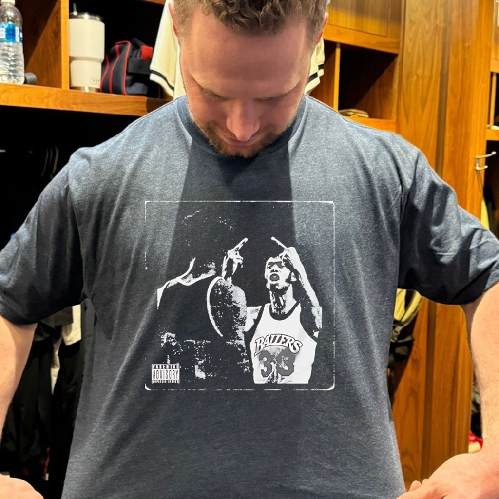 To The Haters Basketball Legends Players Middle Finger Photo Retro Shirt Gifts For Basketball Fan