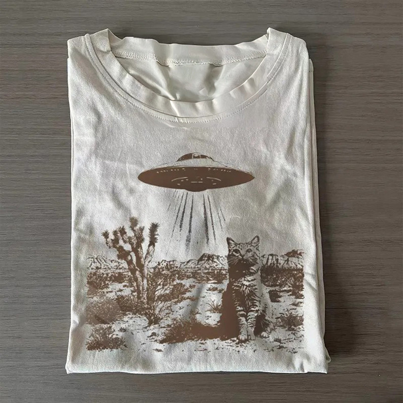 Vintage UFO Cowboy Cat T-Shirt Retro 90s Western Clothing Funny Gag Gift