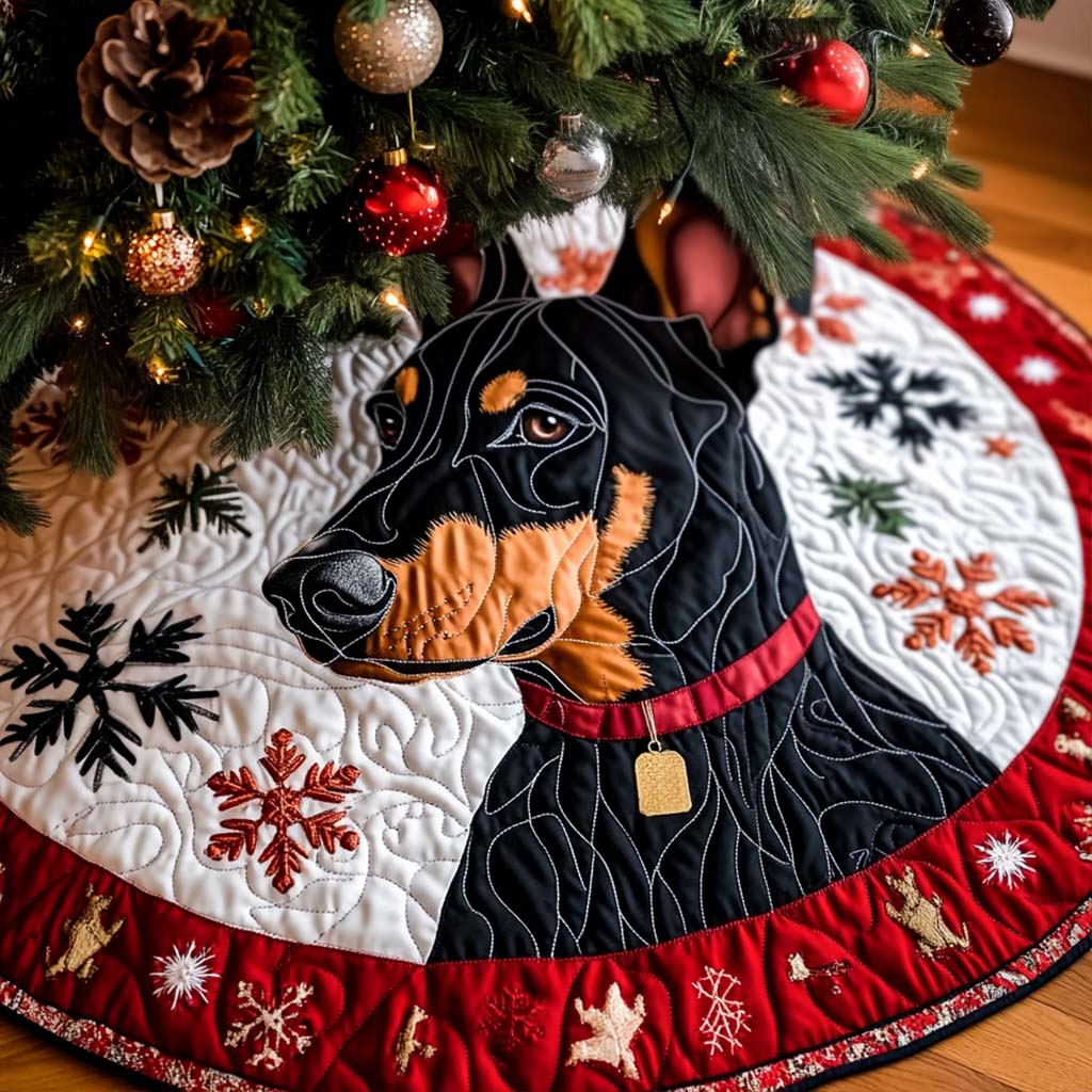 Winter Doberman Sentinel Christmas Quilted Tree Skirt Seasonal Tree Area Decoration Xmas Under-Tree Decoration